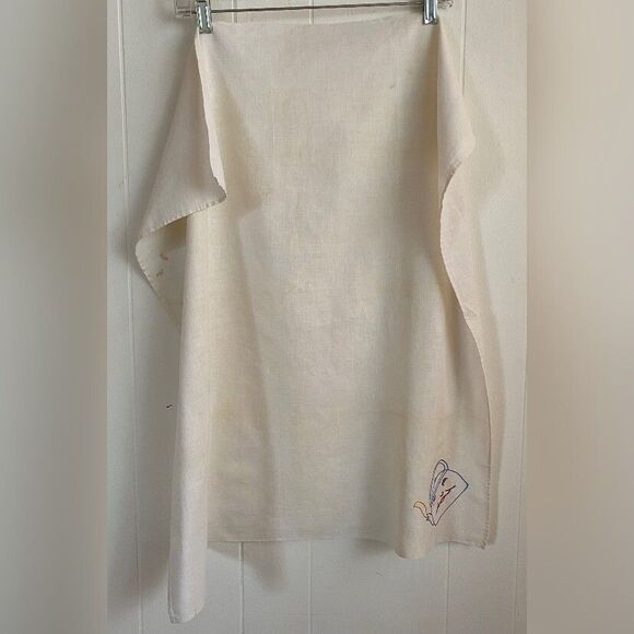 Vintage Tablecloth Cream Linen Small Embroidered Teapot 27x28” Grandmacore Read* - Picture 1 of 5